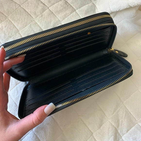 Black Snakeskin Wallet 🖤 - Picture 3 of 4
